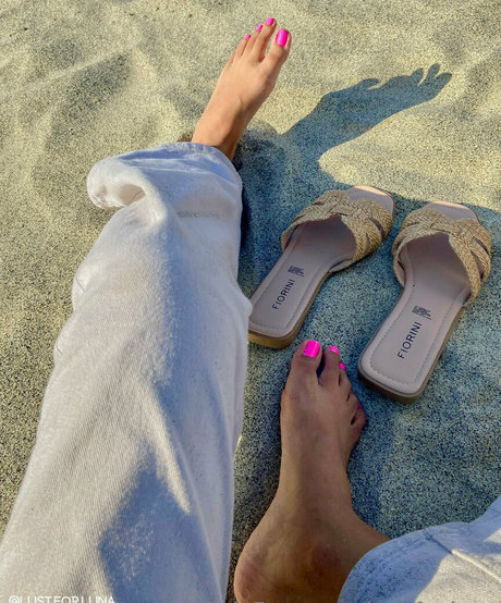 lust for luna nude model pic