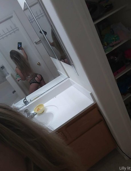 lillillylitxxx art actress img