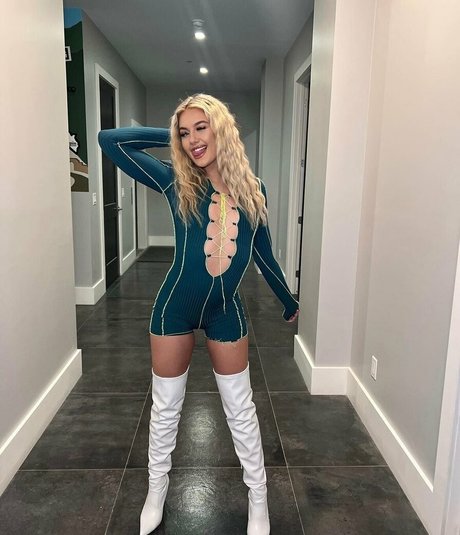 haaleighhbrooks naked pornstar pic