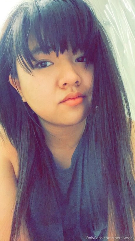 toetalwreck naked model photos