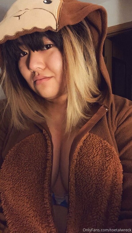 toetalwreck erotic model archive