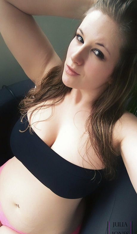 julia jones rocks beautiful pornstar images