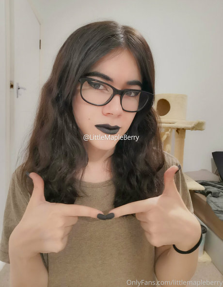 LittleMapleBerry model hd photos