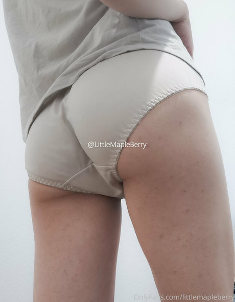 LittleMapleBerry porn star photo