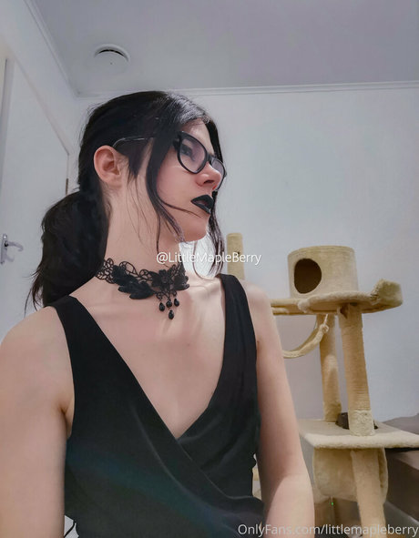 LittleMapleBerry porn actress photos