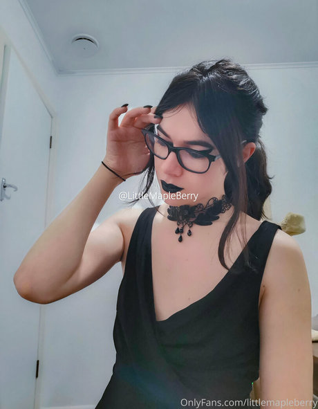 LittleMapleBerry pornstar free photos