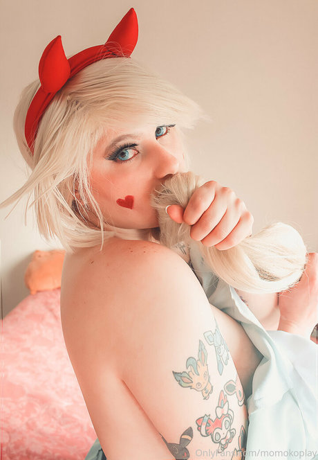 Momokoplay naked actress image