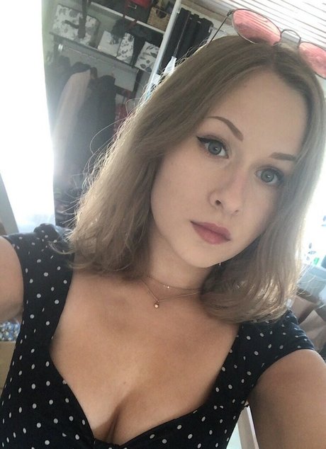 elina twich model adult image