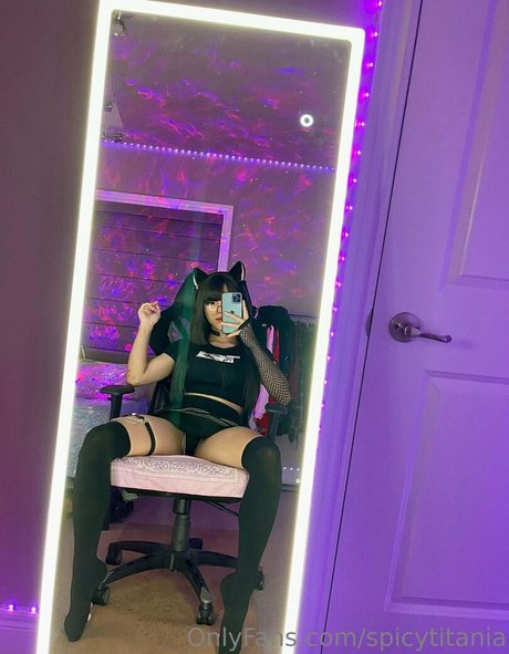 spicytitania model exclusive img