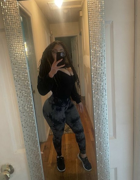 safiyaswrld model high quality pics