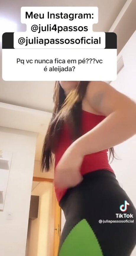 Julia Passos Profile pic