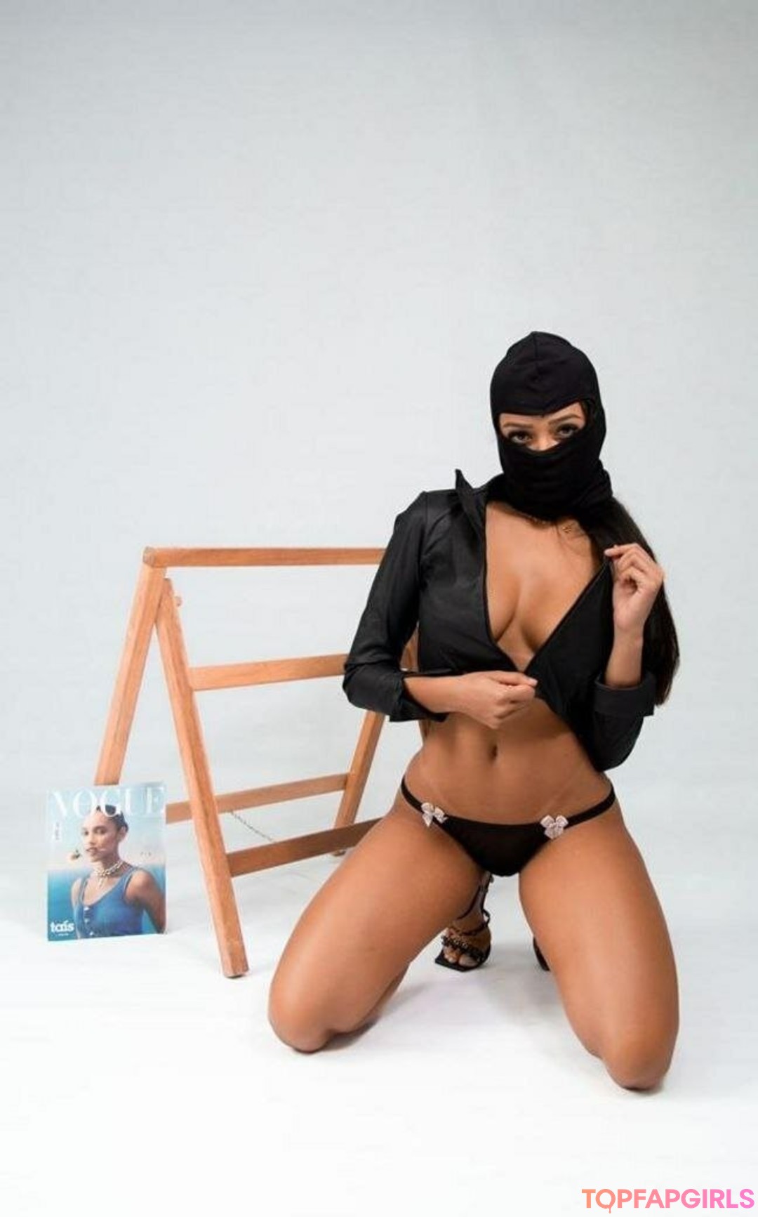 Karlyane Menezes model nudes img