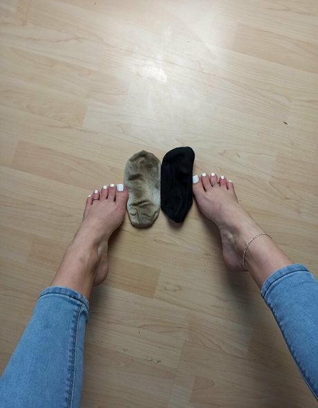 emmyfeetandsocks model naked photo