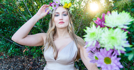 Naomi Kyle star beautiful picture