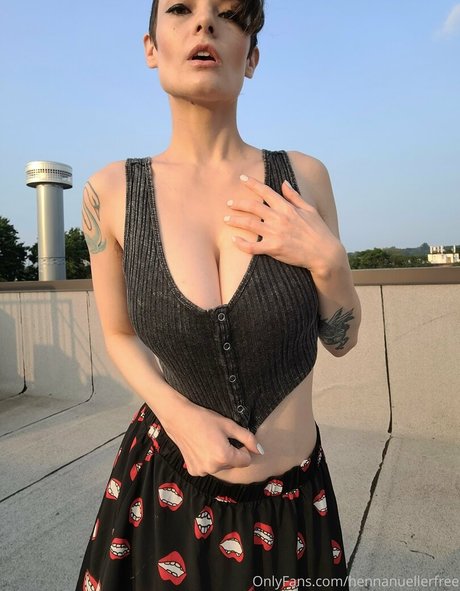 hennanuellerfree star sexy picture