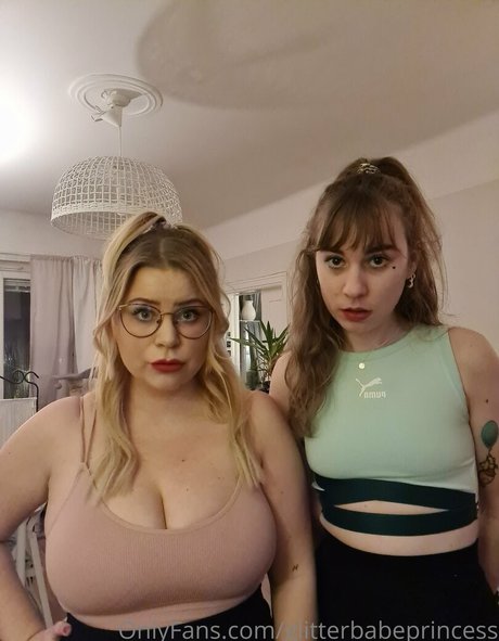 glitterbabeprincess model top image