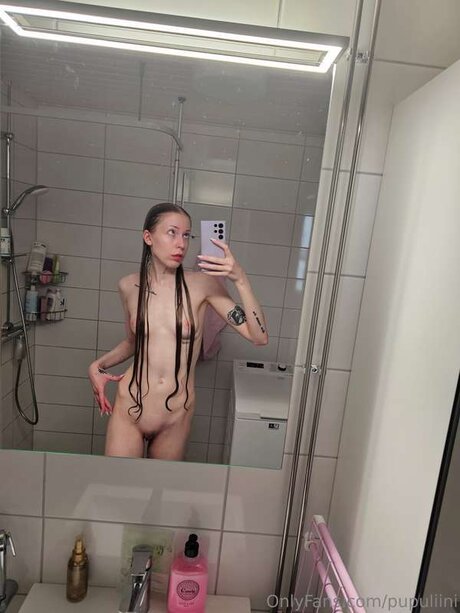 Pupuliini sex model photo