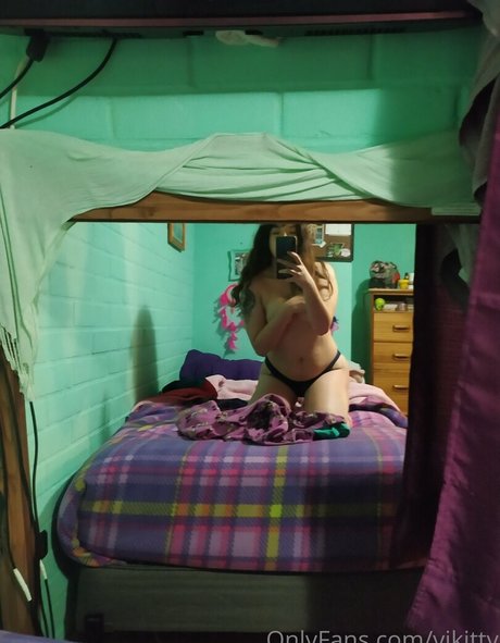 vikitty naked star photo