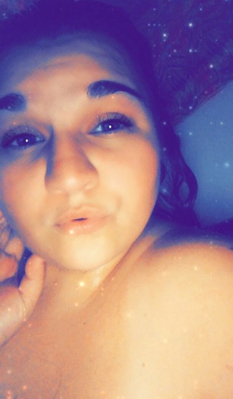 begformolly naked actress photo