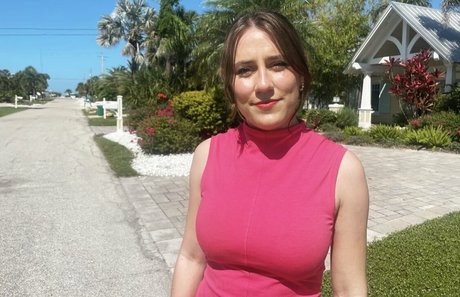 Marianna Spring star sexy pic