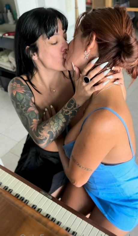 paula prada star sexy pics