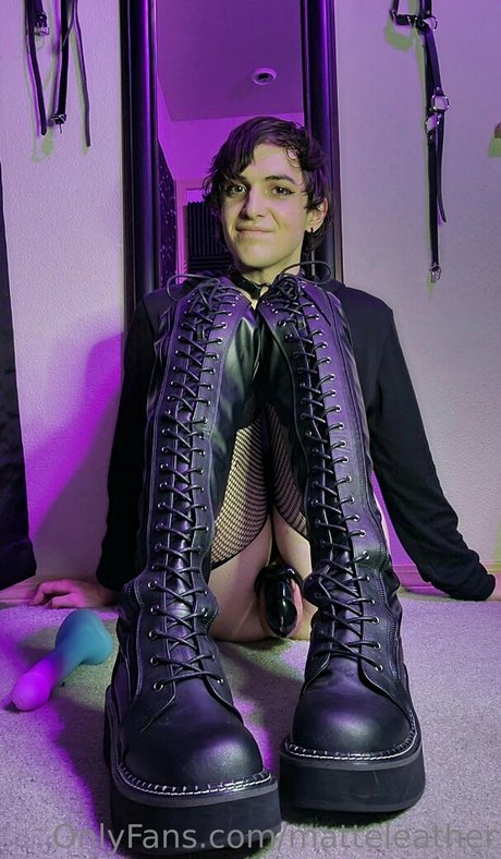 matteleather star naked img