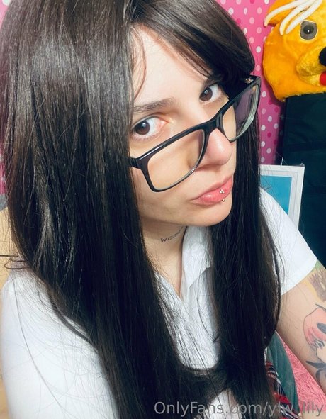 ylw lily erotic pornstar photo