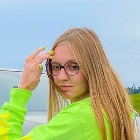 ich tina model nude pic