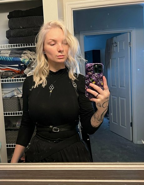 demon fatale Profile pic