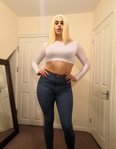 LiaLaRosa pornstar erotic galleries