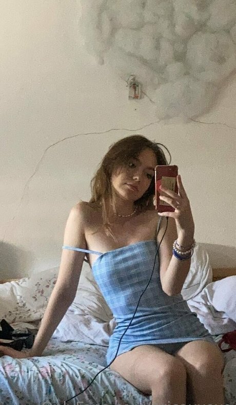 emilyxxoxo model nudes image