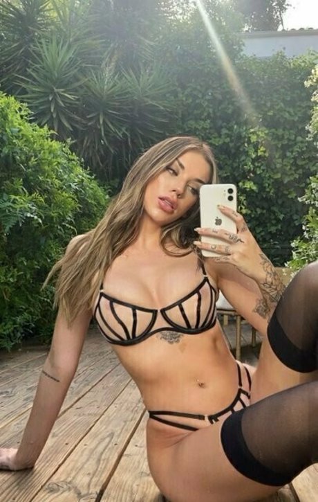 itssaraxo sex model pics