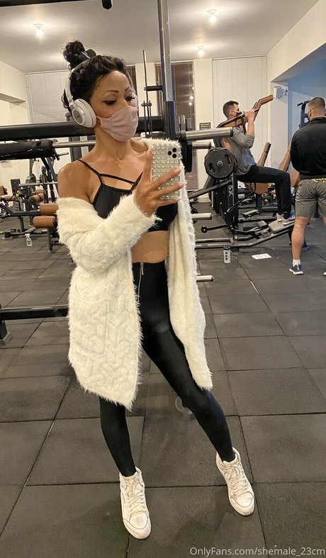 shemale 23cm nude actress photo