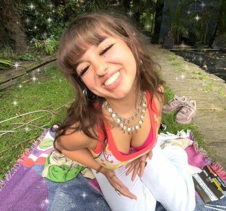 Maddy Adderley model naked images