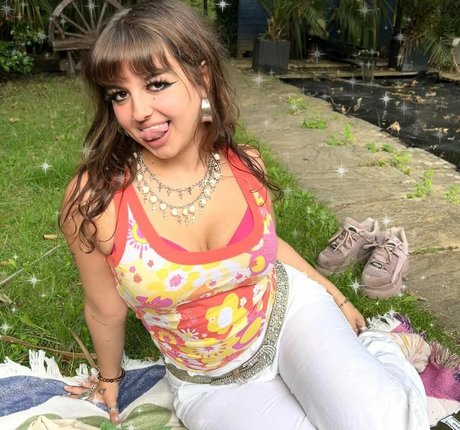 Maddy Adderley Profile pic