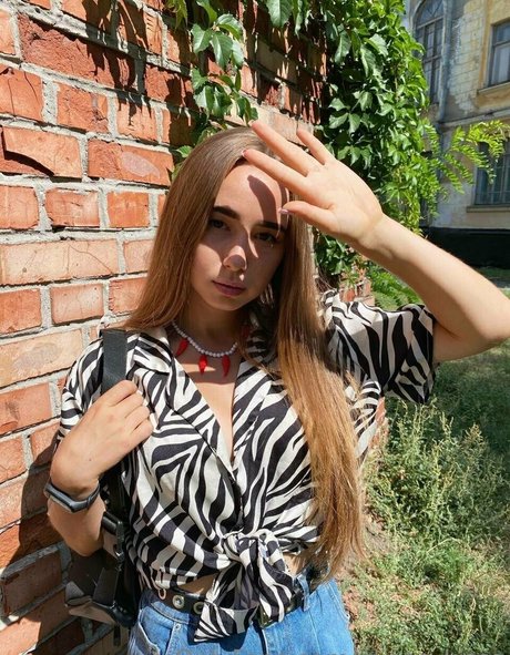 alicee kisss nice pornstar pics