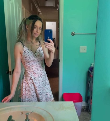 obey genevieve hot star pic