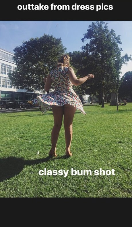 Hannah Witton Profile pic