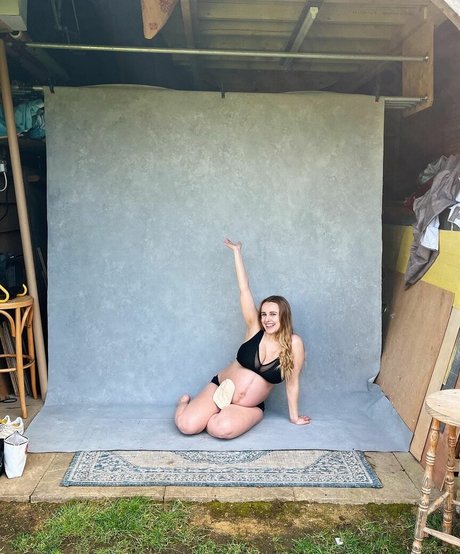 Hannah Witton model porn archive