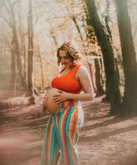 Hannah Witton star high quality images