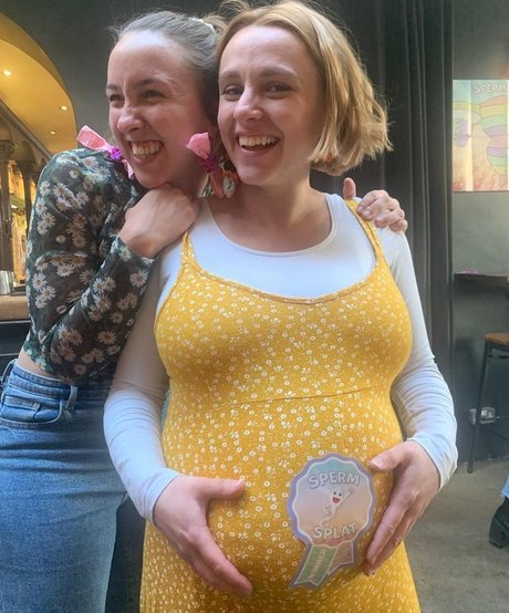 Hannah Witton pretty model photo