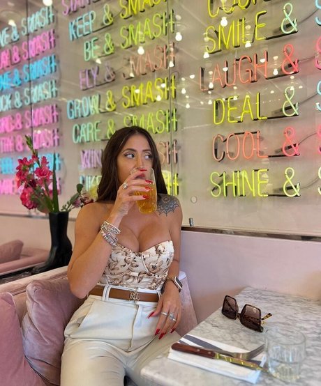 Sara Izquierdo free star photo