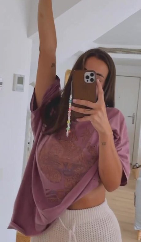 paulagonu nude model pic