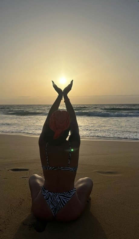 Marta De Lola star beautiful image