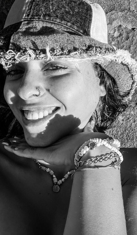 Marta De Lola model free photos