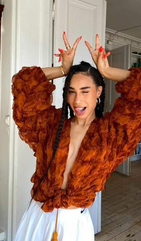 Eva Marisol Gutowski model free photo