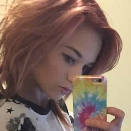 BabyRae09 naked star picture