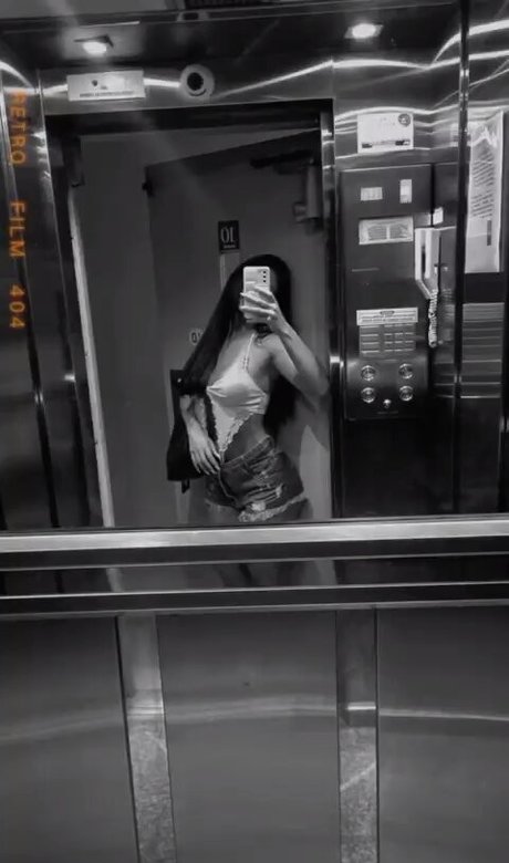 Juju Bellini art star photo