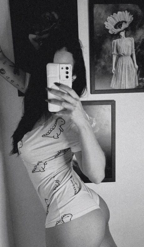 Juju Bellini model best photo