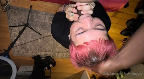 lewdkittyyyy porn actress image